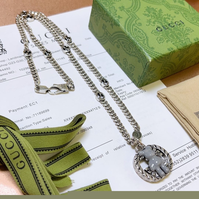 G*u*i necklaces